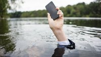 Handy ins Wasser gefallen: Wasserschaden trocknen