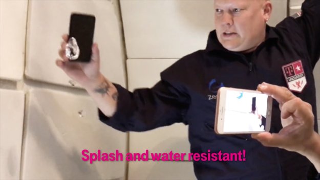 Unboxing mal anders: iPhone 7 in Schwerelosigkeit ausgepackt