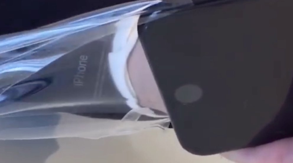 iPhone 7 in Diamantschwarz: Schutzfolien ziehen Aufdruck ab