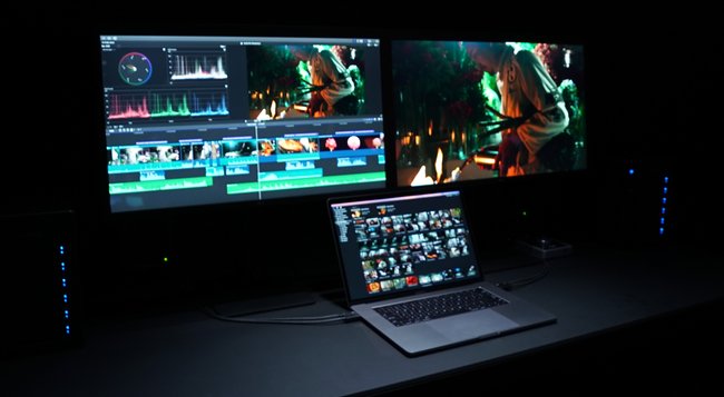Das MacBook Pro mit zwei 5K-Displays