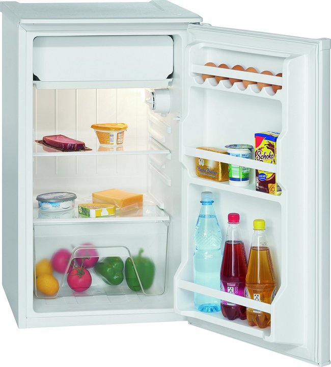 Weiße Ware wie dieser Kühlschrank gibt es bei Media Markt, Saturn, Amazon und Co. zu kaufen.