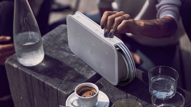 Beoplay A2 Active: Feiner Bluetooth-Lautsprecher für den Außeneinsatz