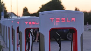 Tesla im Treibsand: Sog der Tiefe packt 2022 auch den E-Auto-Platzhirsch