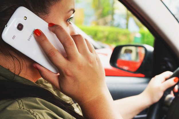 Straßenverkehrsordnung: Geldbußen für Handy-Nutzung steigen, Verbot von Tablet und Co.