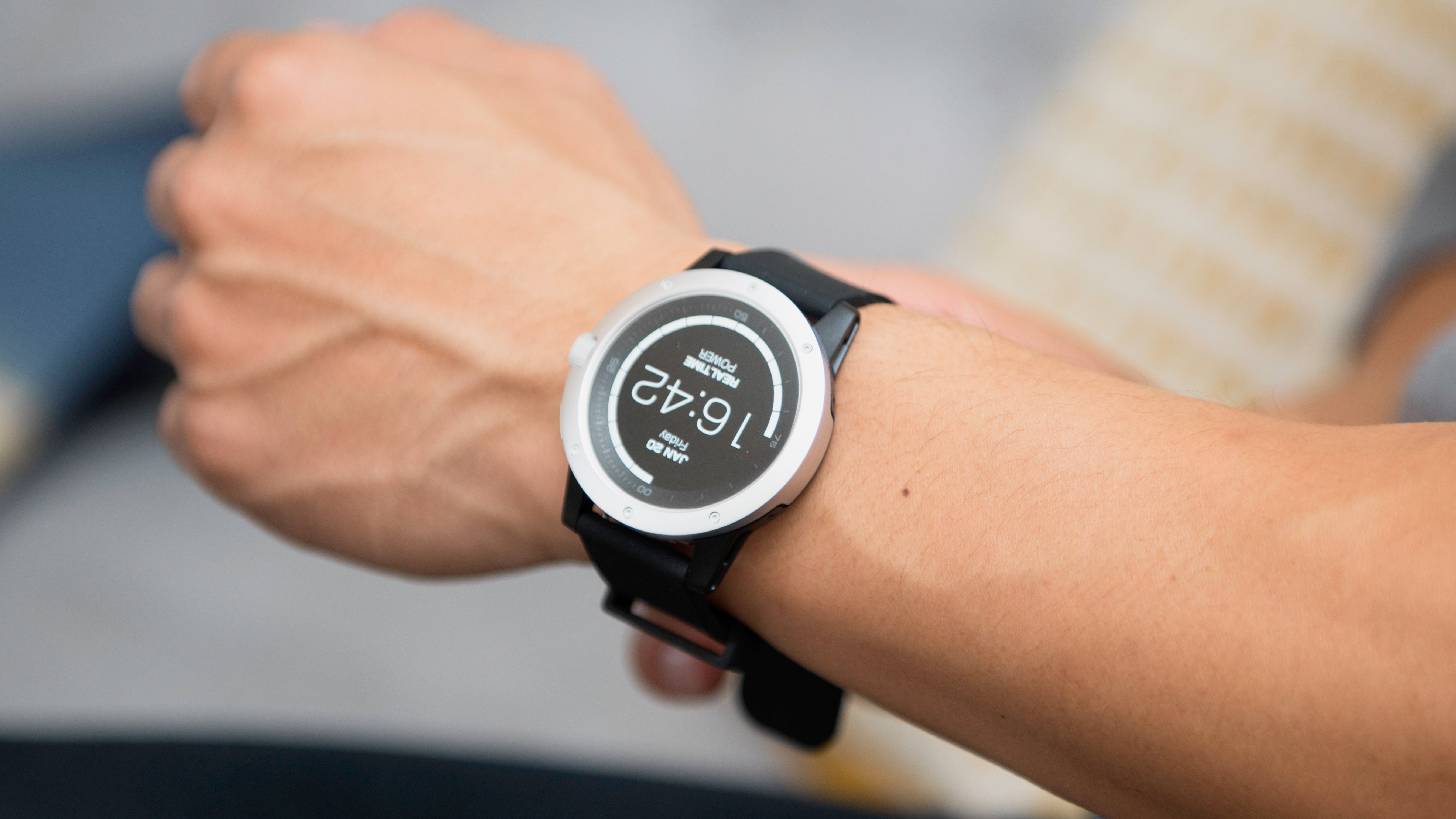 Matrix PowerWatch Der Akku lädt sich durch eure Körperwärme auf – GIGA q78w2f7t9jv4igtjjw1x