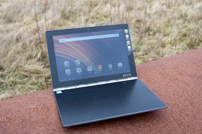 Lenovo-Yoga-Book-Test-Front-q_giga