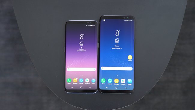 Das Samsung Galaxy S8 neben dem Galaxy S8 Plus – beide ohne dedizierten Homebutton.