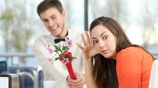 „Flirten kann ich“: Miese Anmachsprüche für jede Gelegenheit