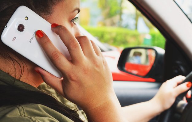 Meinung: Hört endlich auf, das Smartphone beim Autofahren zu benutzen