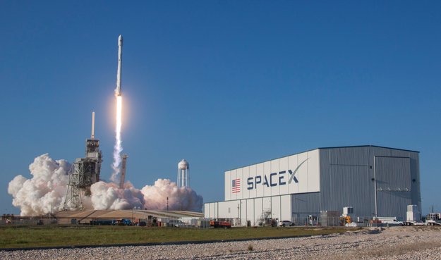 SpaceX schießt erstmals Recycling-Rakete zurück ins All
