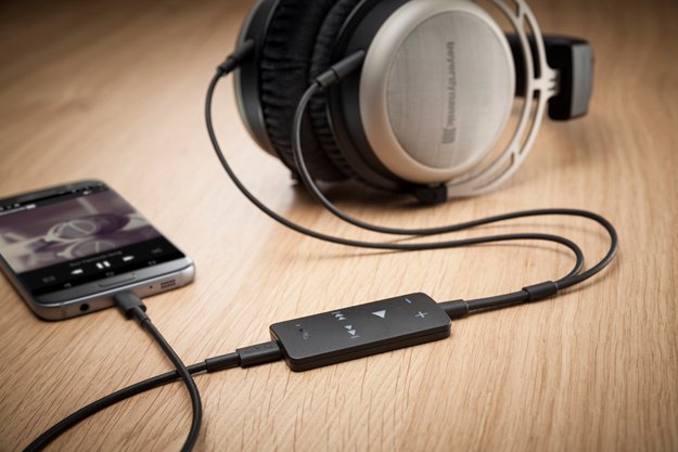 Keine Kopfhörerbuchse – kein Problem: Beyerdynamic stellt kompakten Digital-Analog-Converter vor