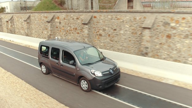 Drahtloses Aufladen während der Fahrt: Löst Qualcomm die Probleme von Elektroautos?