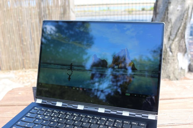 Lenovo-Yoga-910-Test-Display-2-q_giga