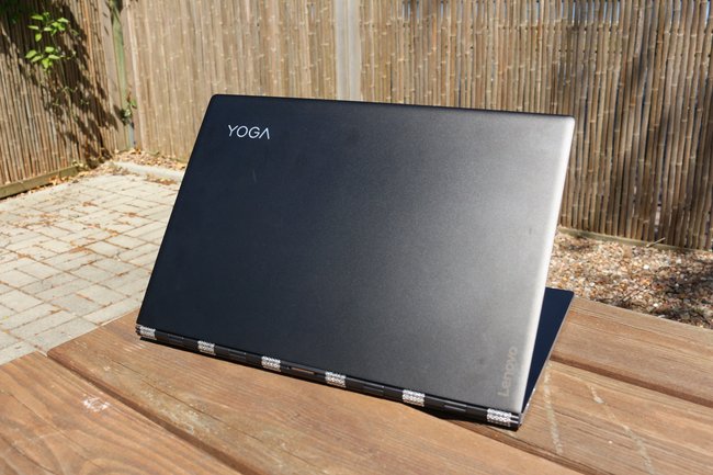 Lenovo-Yoga-910-Test-Rueckseite-q_giga