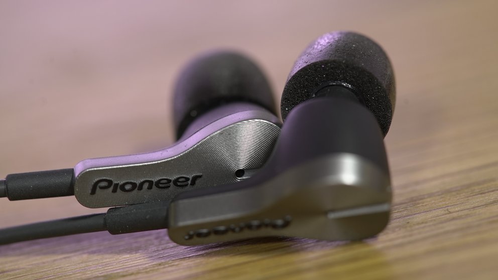 Pioneer Rayz Plus im Test: Der Lightning-Kopfhörer mit Ladebuchse