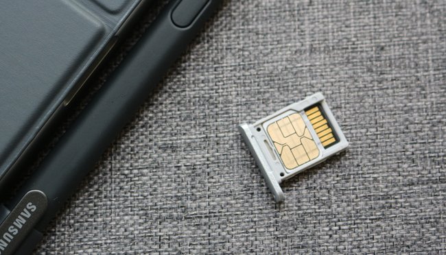 Samsung-Galaxy-Book-12-Test-SIM-microSD