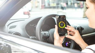 Eine App, die das Fahrverhalten im  Auto optimiert – oder zur Gefahr werden kann