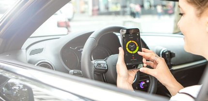 Eine App, die das Fahrverhalten im  Auto optimiert – oder zur Gefahr werden kann