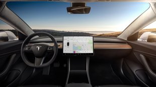 Tesla beobachtet E-Auto-Fahrer: Wird der Autopilot so endlich sicher?