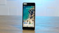 Eingestampftes HTC-Handy: Ein Pixel 2 XL zum Fremdschämen