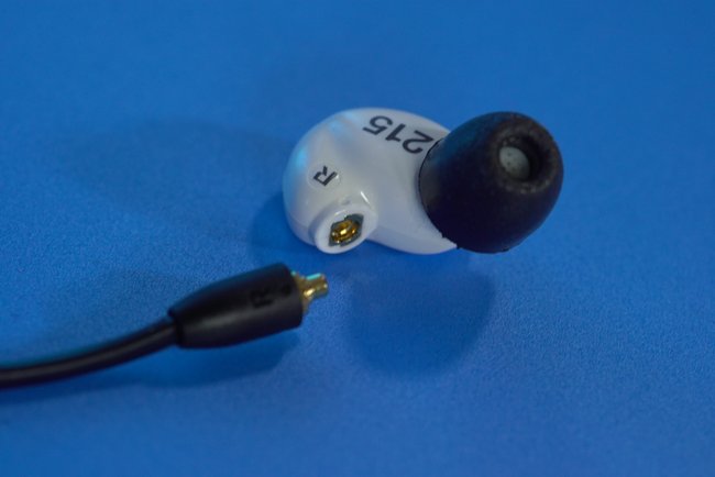 Modularer Aufbau mit austauschbarer Bluetooth-Einheit: Der Shure SE215 Wireless bringt Profi-Features mit, die andere Hersteller nicht bieten