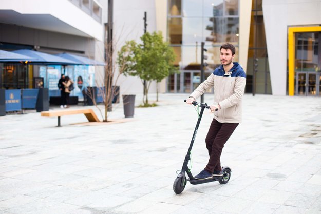 Genial: Dieser Elektro-Roller fährt mit Android
