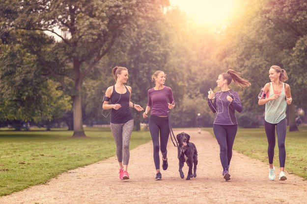 Ist der „Fitbit Charge 2“ wasserdicht? Alle Infos & Alternativen