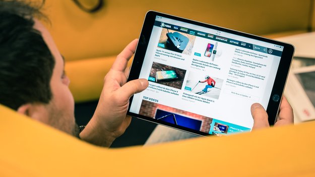 iPad-Nacken: Studie deckt größte Gesundheitsgefahr durch Tablets auf