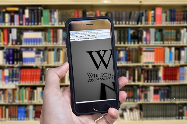 Schwerer Vorwurf durch Wikipedia: Apple und Amazon nutzen uns aus