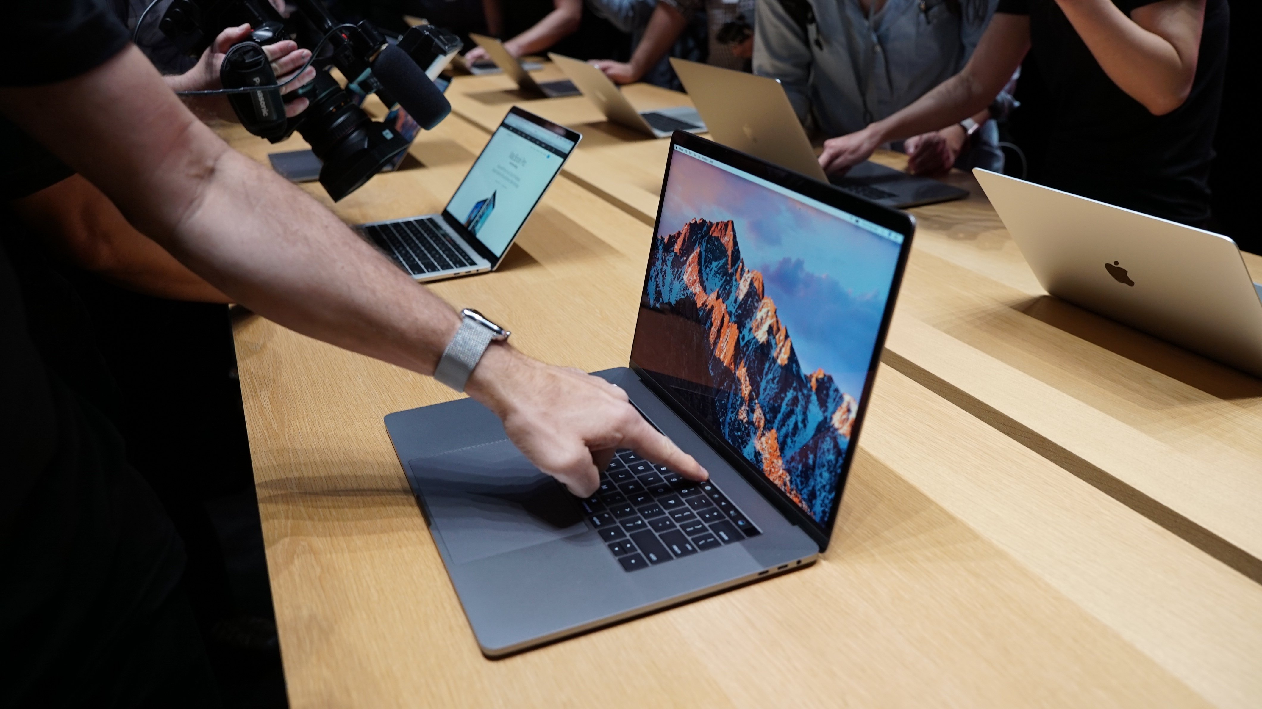 Macbook Pro Apple Experte Packt Aus