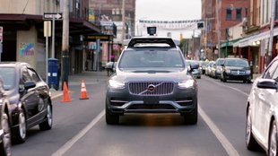 Tragischer Unfall: Autonomes Uber-Fahrzeug tötet Fußgängerin – das steckt dahinter
