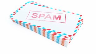 Den Spam-Ordner finden und E-Mails retten