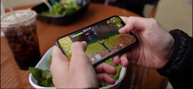 Spielt ihr Fortnite auch in der mobilen Version, könnt ihr von unterwegs leveln.