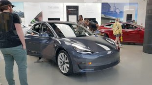 Tesla auf der Überholspur: Elektroauto-Hersteller schafft Unglaubliches