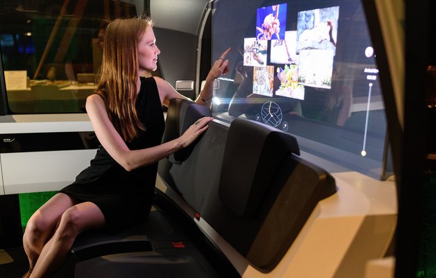 Milliarden-Geschäft: Roboterautos werden uns während der Fahrt mit Werbung unterhalten