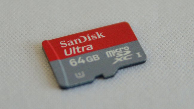 Mit einer microSD-Karte lässt sich ein zu kleiner interner Speicher aufstocken. Bild: GIGA