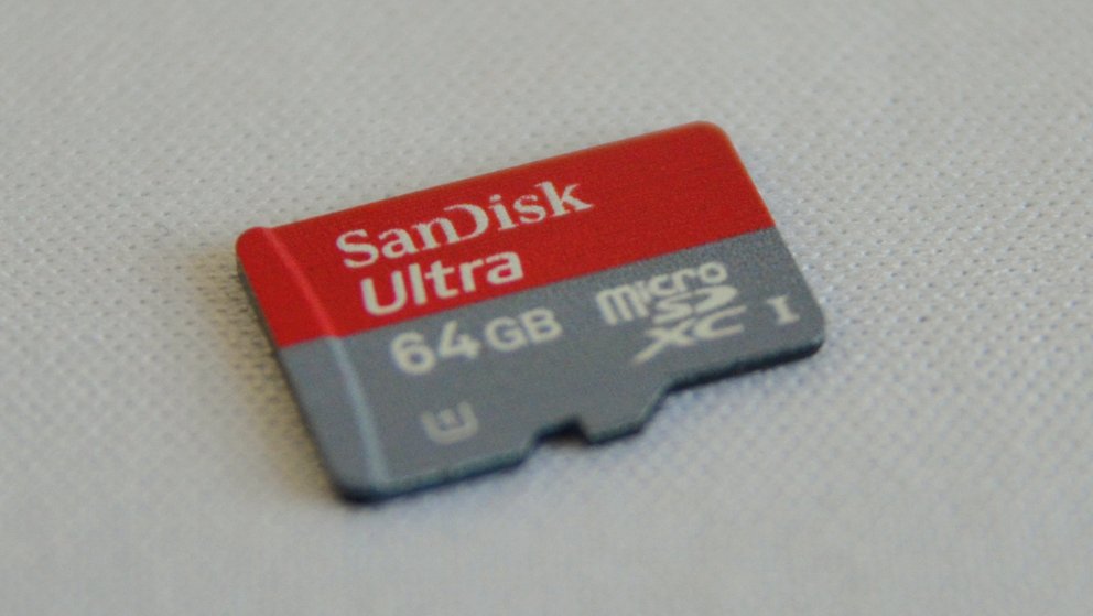Mit einer microSD-Karte lässt sich ein zu kleiner interner Speicher aufstocken. Bild: GIGA