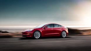 Tesla legt Model 3 auf Eis: Ist Samsung Schuld?