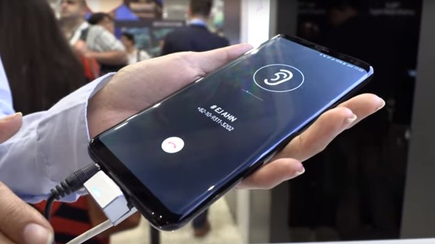 Samsung Galaxy S10: Revolutionäres Smartphone-Display im Video demonstriert