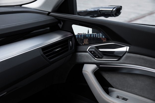 OLED-Display statt Außenspiegel im neuen Audi E-Tron