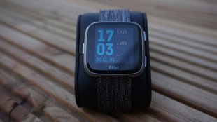 Fitbit Versa 2: Nachfolger könnte größte Schwäche der Smartwatch beheben