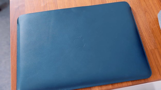 Lederhülle fürs MacBook Pro im Hands-On: Was taugt Apples 200-Euro-Lappen?