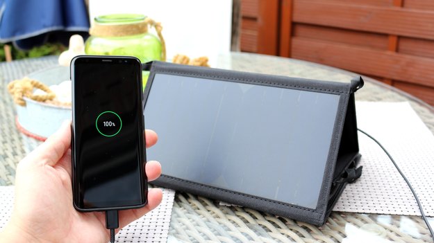 Hitzewelle ausnutzen: Samsung Galaxy S8 mit der Kraft der Sonne aufladen