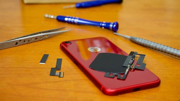 Genialer Bastler zeigt es: So erhält das iPhone 7 kabelloses Laden