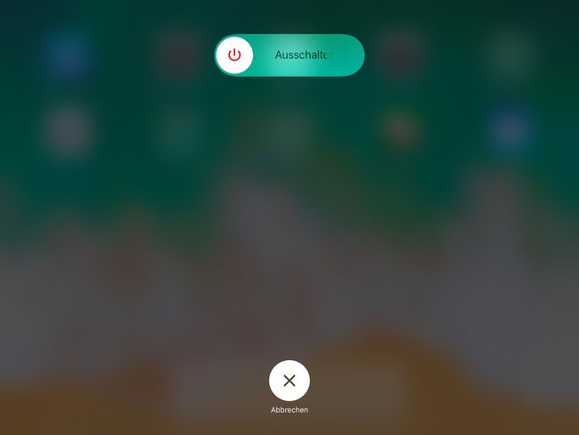 Screenshot eines iPad-Bildschirms, auf dem der grafische Schieberegler zum Ausschalten des Geräts zu sehen ist.