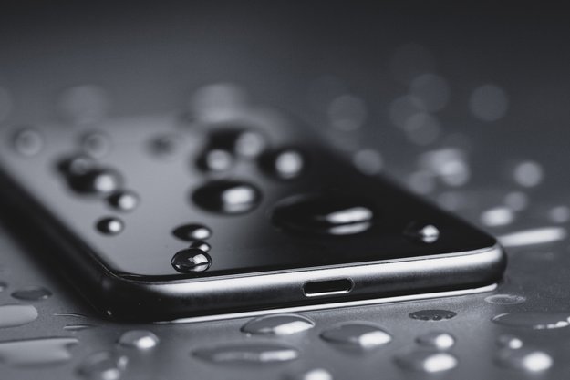 Handy wasserdicht machen: So schützt ihr euer Smartphone vor Wasser