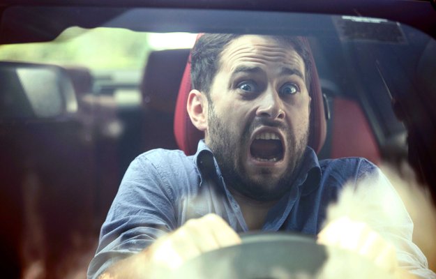 Unfall-Horror: Das passiert, wenn Drohnen in Autos krachen