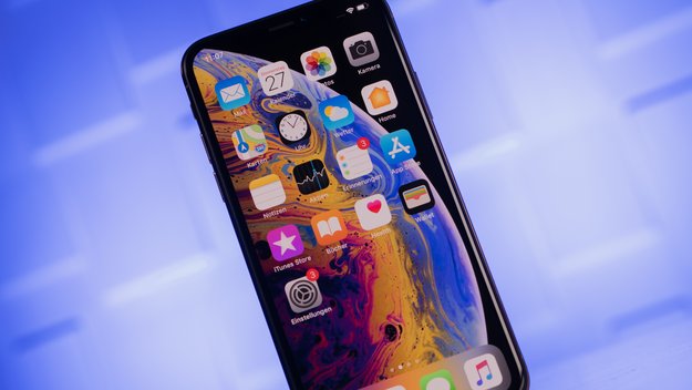 Mann kauft neues iPhone – als er bezahlen will, lacht der ganze Laden