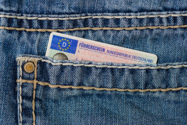 Führerschein- und Abi-Prüfung: So dreist wird heutzutage mit modernen Mitteln geschummelt
