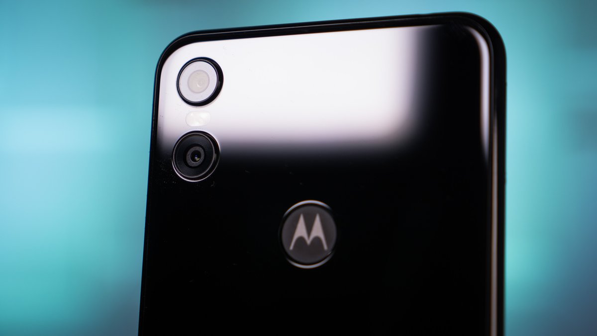 Motorola creates a foldable phone that does everything upside down